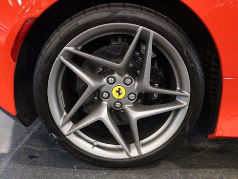 Used 2021 Ferrari F8 Tributo RWD image 10