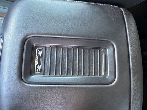 Used 2020 Chevrolet Suburban Premier image 38