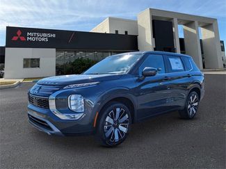 New 2025 Mitsubishi Outlander SE video 1