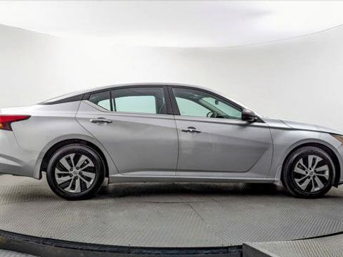 Used 2024 Nissan Altima 2.5 S image 9