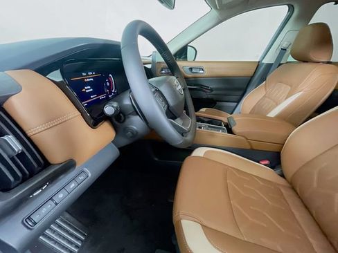 New 2026 Nissan Pathfinder Platinum FWD image 13