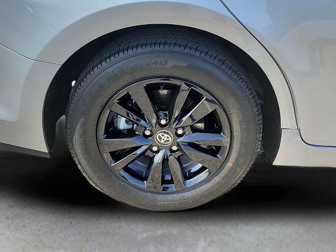 Used 2025 Toyota Camry LE image 7