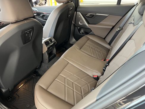 Used 2025 BMW i5 xDrive40 w/ Premium Package image 17