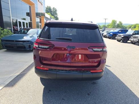 Used 2025 Jeep Grand Cherokee L Laredo AWD/4WD image 5