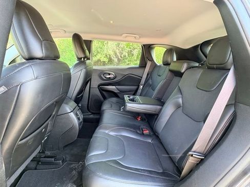 Used 2020 Jeep Cherokee Limited w/ Technology Group AWD/4WD image 10