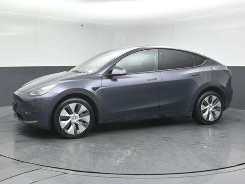 Used 2023 Tesla Model Y Long Range image 4
