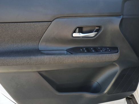 Used 2025 Nissan Kicks SV FWD image 16