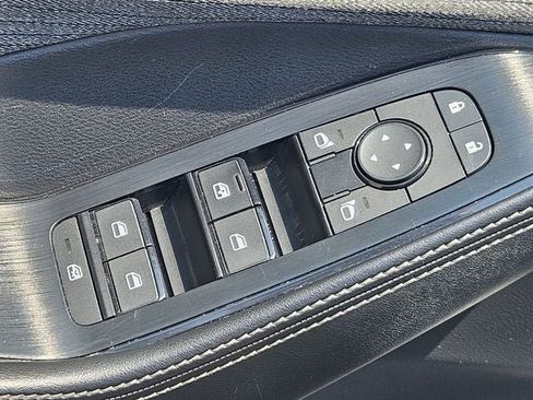 Used 2023 Nissan Rogue SV AWD/4WD image 32