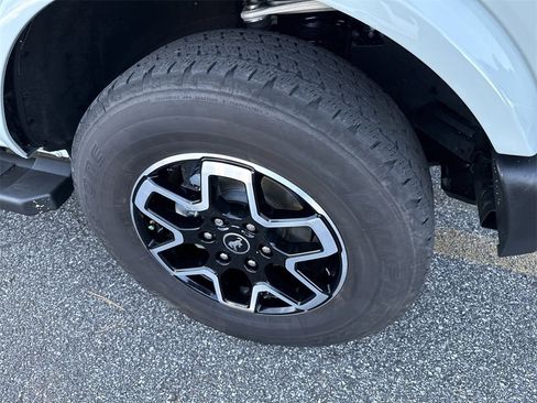 Used 2024 Ford Bronco Outer Banks image 13