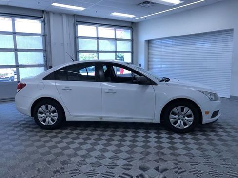 Used 2013 Chevrolet Cruze LS FWD image 32