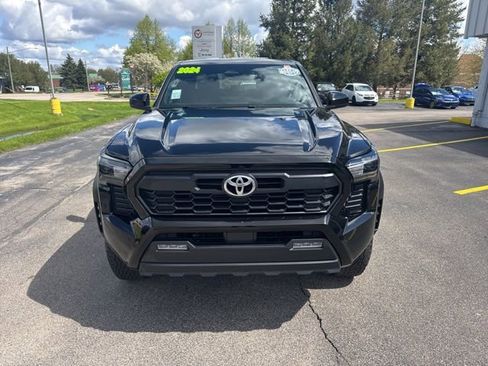 Used 2024 Toyota Tacoma TRD Off-Road AWD/4WD image 2