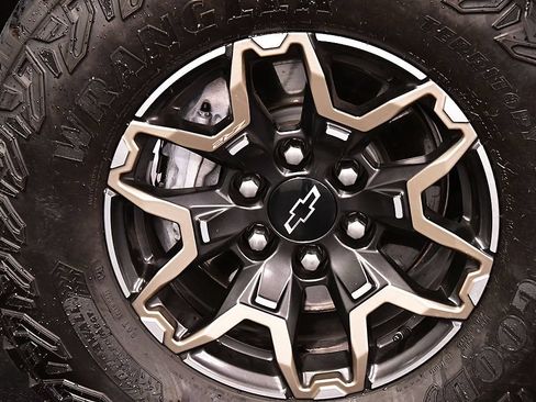 Used 2024 Chevrolet Colorado ZR2 w/ ZR2 Convenience Package III AWD/4WD image 9