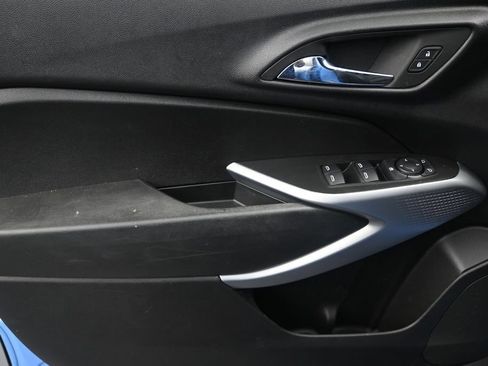 Used 2024 Chevrolet Trax RS FWD image 11