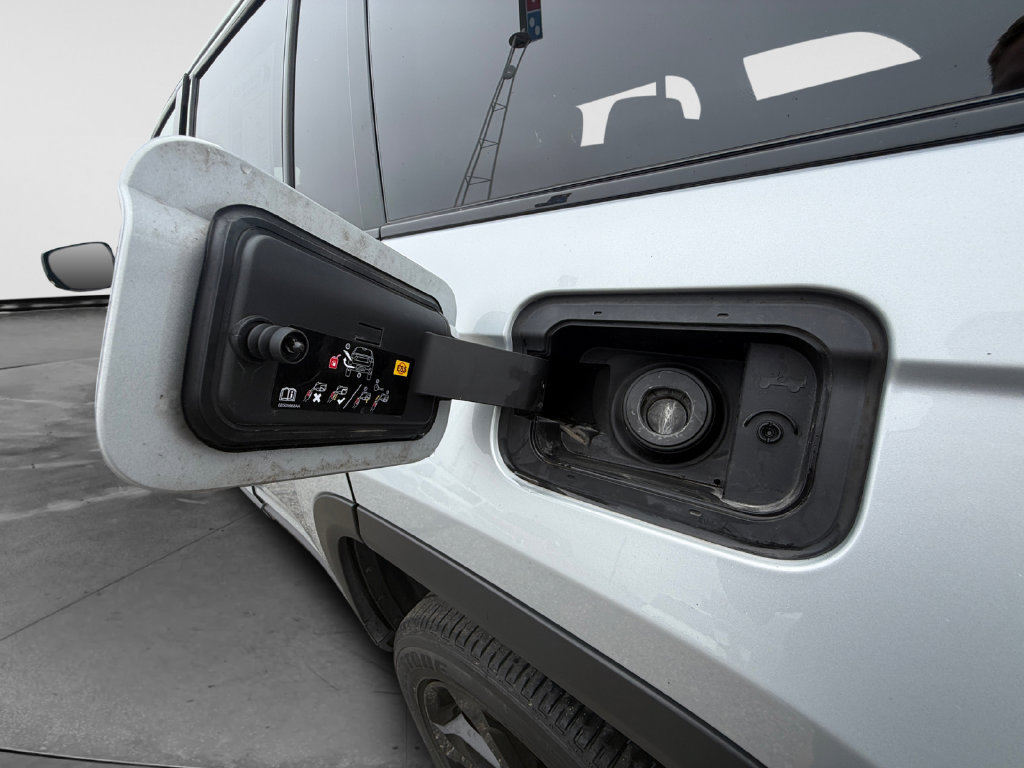 Used 2023 Jeep Grand Cherokee Altitude AWD/4WD image 11