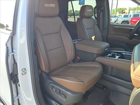 New 2026 Chevrolet Tahoe High Country AWD/4WD image 15