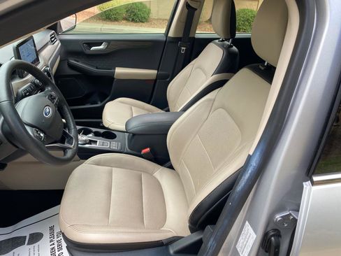 Used 2020 Ford Escape Titanium w/ Titanium Premium Package 2.0 image 30