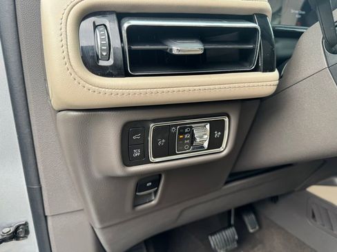 Used 2023 Lincoln Nautilus Reserve FWD image 4
