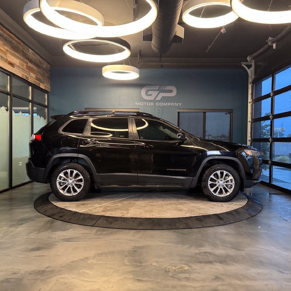Used 2022 Jeep Cherokee Latitude Lux AWD/4WD image 2