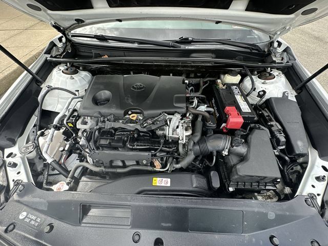 Used 2018 Toyota Camry SE FWD image 19