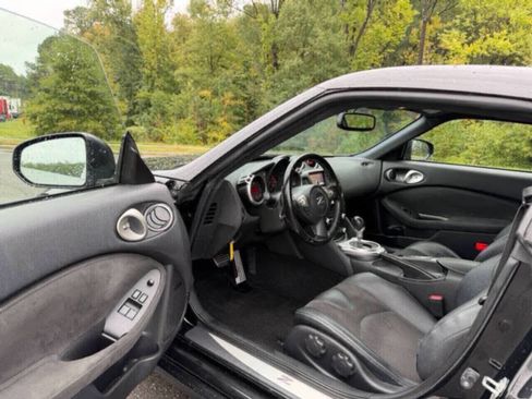 Used 2018 Nissan 370Z Touring image 12