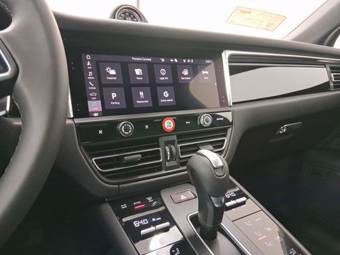 Used 2026 Porsche Macan image 25