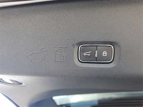 New 2025 Ford Expedition Active image 9