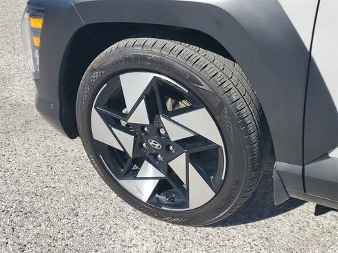 Used 2024 Hyundai Kona Limited image 5