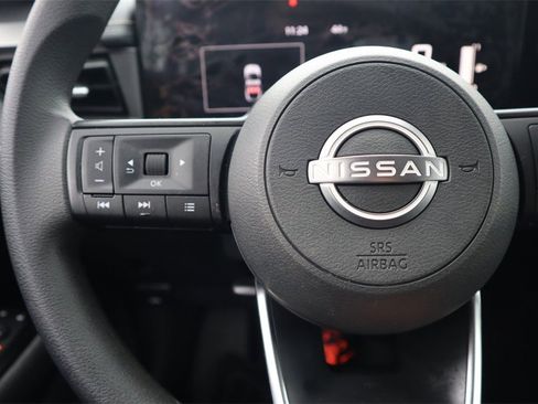 Certified 2025 Nissan Kicks SV image 22