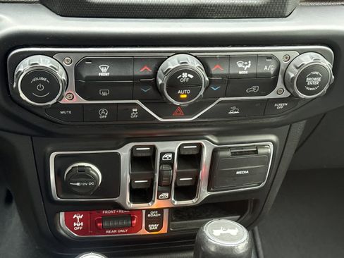 Used 2021 Jeep Wrangler Unlimited Rubicon w/ Dual Top Group AWD/4WD image 21