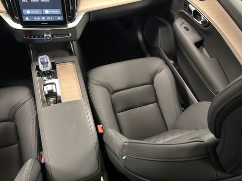 New 2026 Volvo XC90 B5 Core AWD/4WD image 18