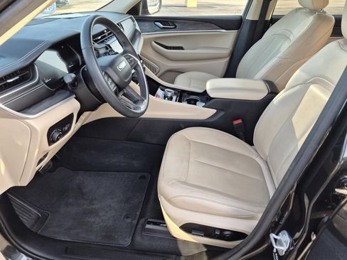 Used 2022 Jeep Grand Cherokee L Limited AWD/4WD image 12