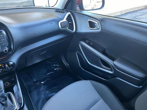 Used 2025 Kia Soul LX w/ LX Technology Package image 31