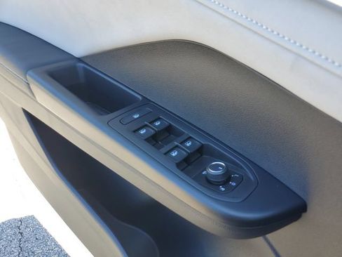New 2026 Volkswagen Taos SE FWD image 30