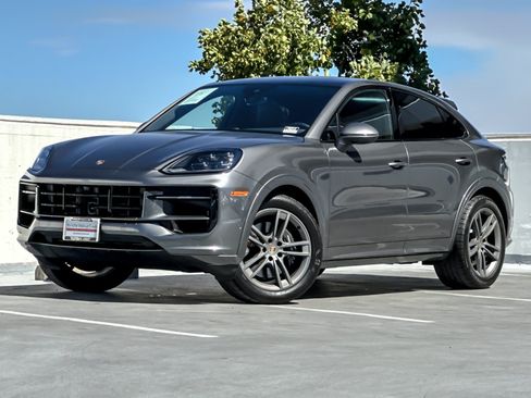 Certified 2025 Porsche Cayenne Coupe AWD/4WD image 1