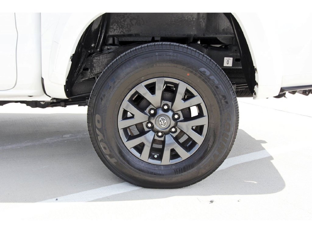 Used 2022 Toyota Tacoma SR5 RWD image 32