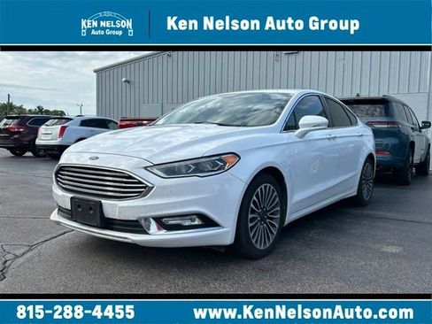 Used 2017 Ford Fusion SE w/ Fusion SE Technology Package FWD image 1