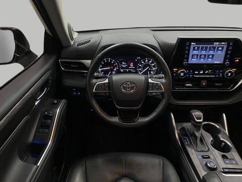 Used 2021 Toyota Highlander Limited image 16