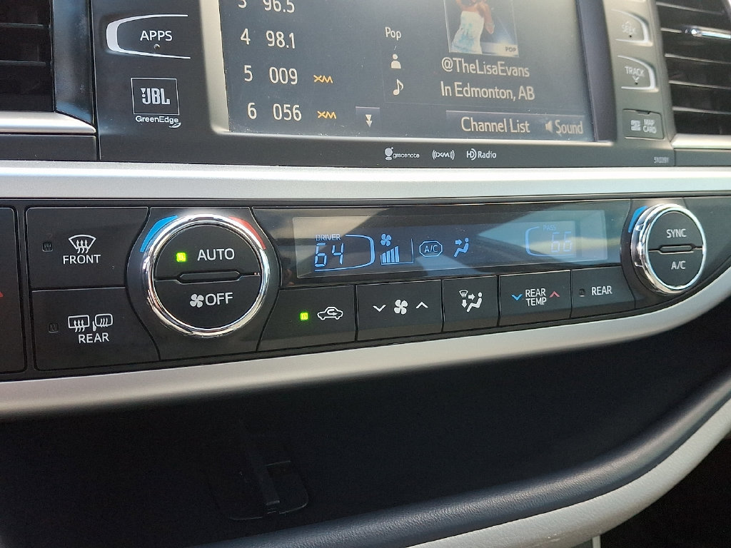 Used 2019 Toyota Highlander Limited Platinum AWD/4WD image 17