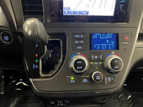 Used 2016 Toyota Sienna SE Premium image 20