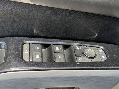 Used 2022 Nissan Pathfinder SL FWD image 21