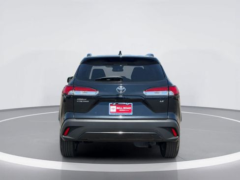 Used 2025 Toyota Corolla Cross LE FWD image 5