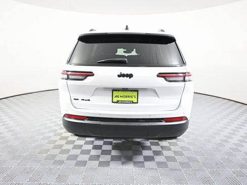 Used 2022 Jeep Grand Cherokee L Laredo image 5