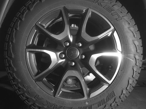 Used 2025 Jeep Compass Trailhawk image 14