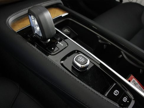 Certified 2024 Volvo XC90 T8 Plus w/ Protection Package Premier image 15