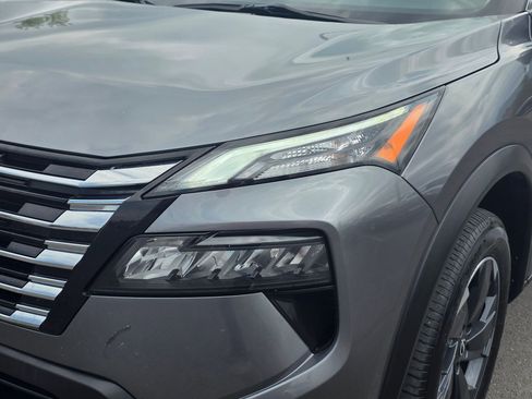 Used 2024 Nissan Rogue SV image 12