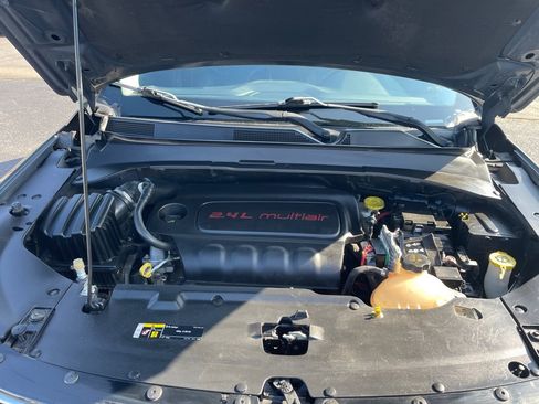 Used 2018 Jeep Compass Limited w/ Navigation Group FWD image 10