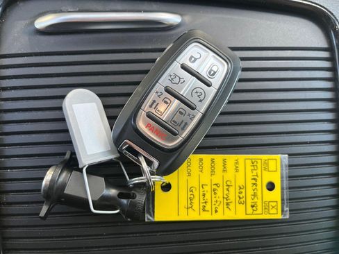 Used 2023 Chrysler Pacifica Limited w/ S Appearance Package AWD/4WD image 32