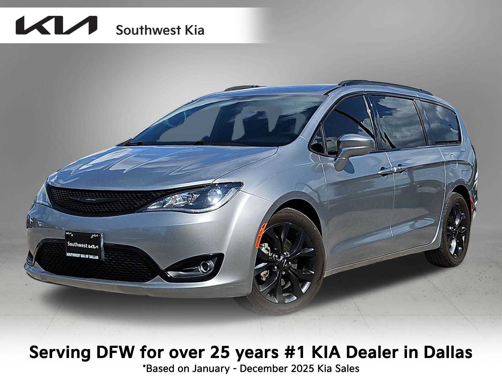 Used 2018 Chrysler Pacifica Touring Plus w/ S Appearance Package FWD image 1