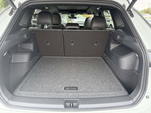Certified 2026 Volkswagen Tiguan SE R-Line FWD image 10