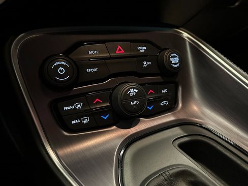 Used 2018 Dodge Challenger SXT w/ Sound Group image 15